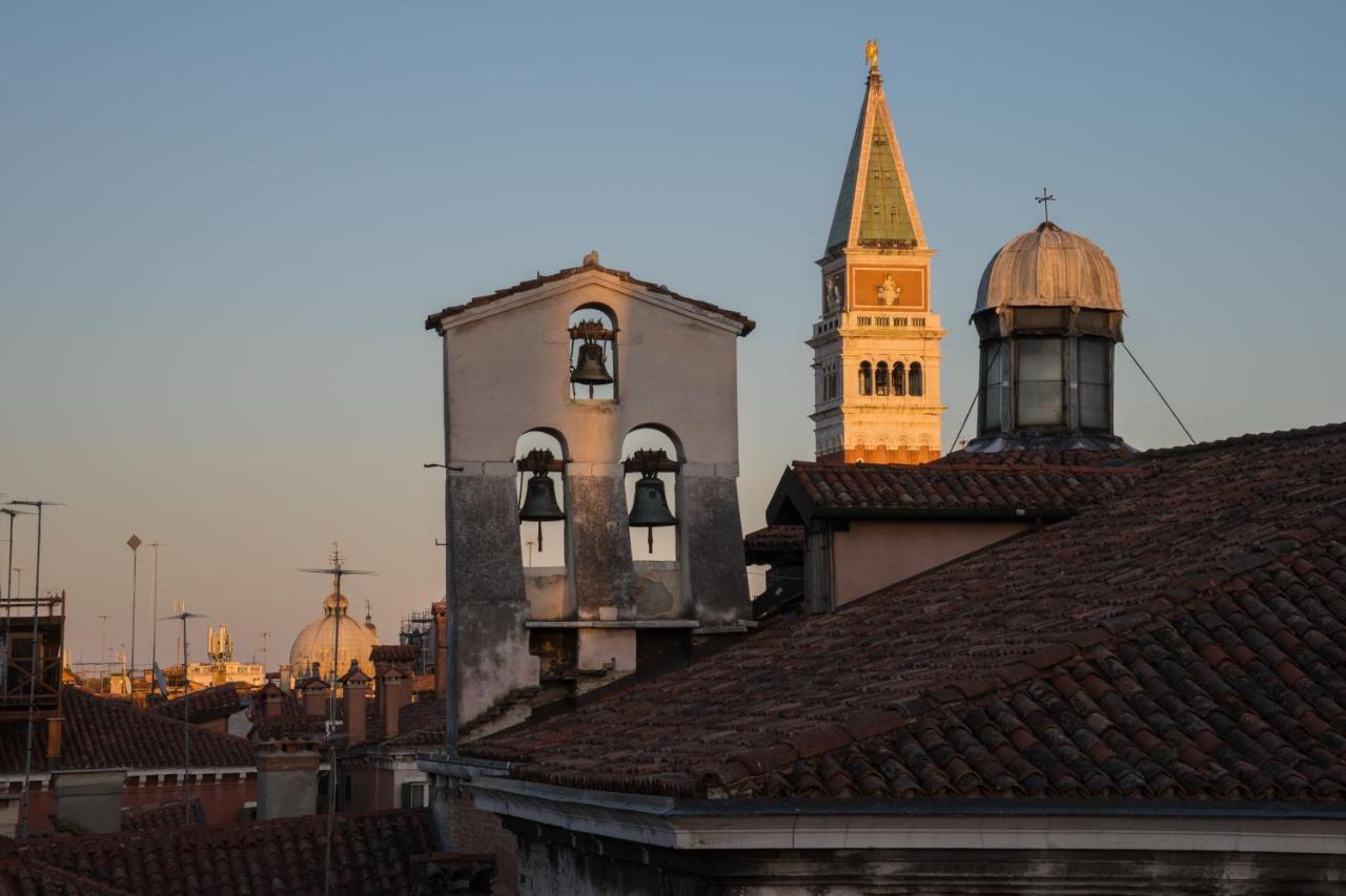 Al Theatro Palace Venice Exterior photo