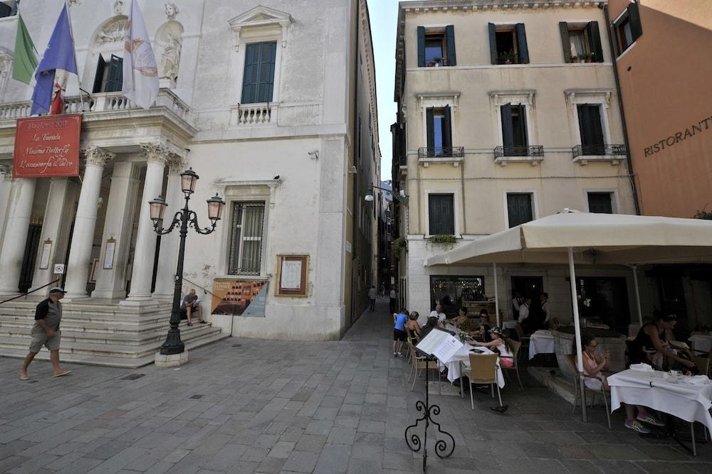 Al Theatro Palace Venice Exterior photo